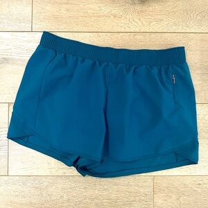 Women’s Calia lined athletic shorts. Zippered pocket, elastic waistband
